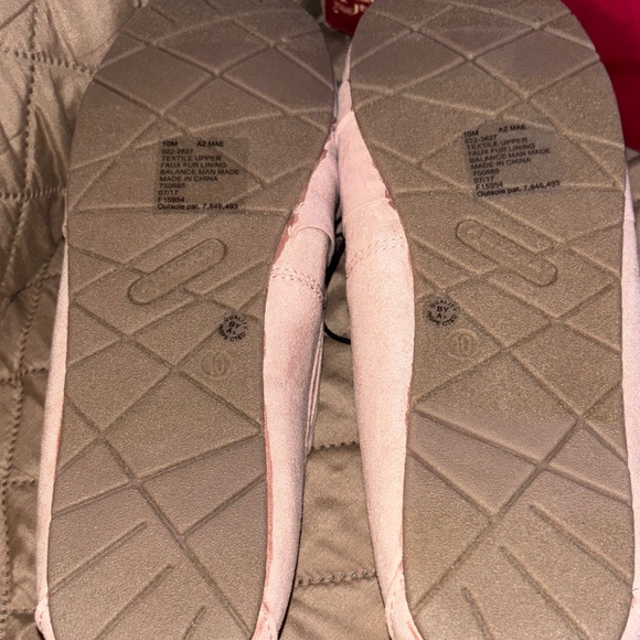 NIB Women’s light pink mauve moccasins slippers sz 10(b) - Picture 4 of 6